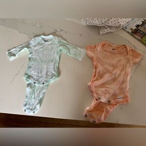 Bundle of 2 x gerber baby shirts newborn